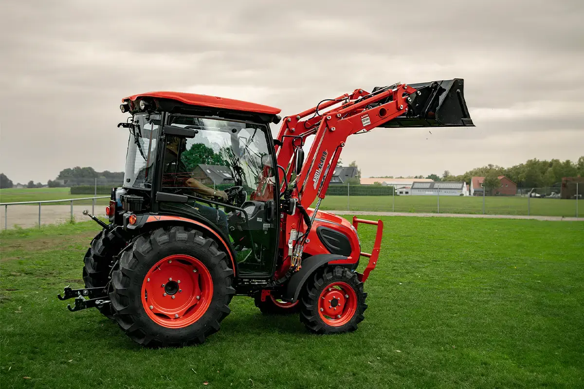 KIOTI CK26 Tractor with raised loader